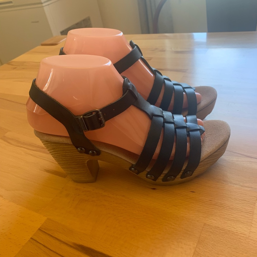 Creeks black leather clogs like sandals size 8.5-9 (European 39)